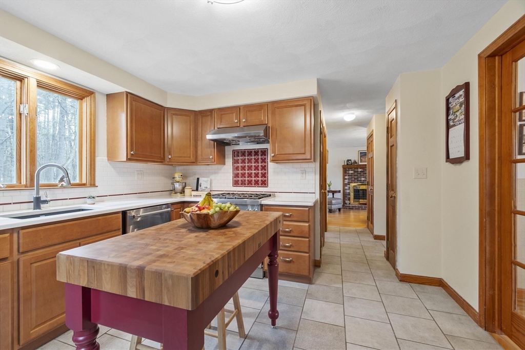 51 Concord Road Dracut, MA 01826 - Photo 6 of 36