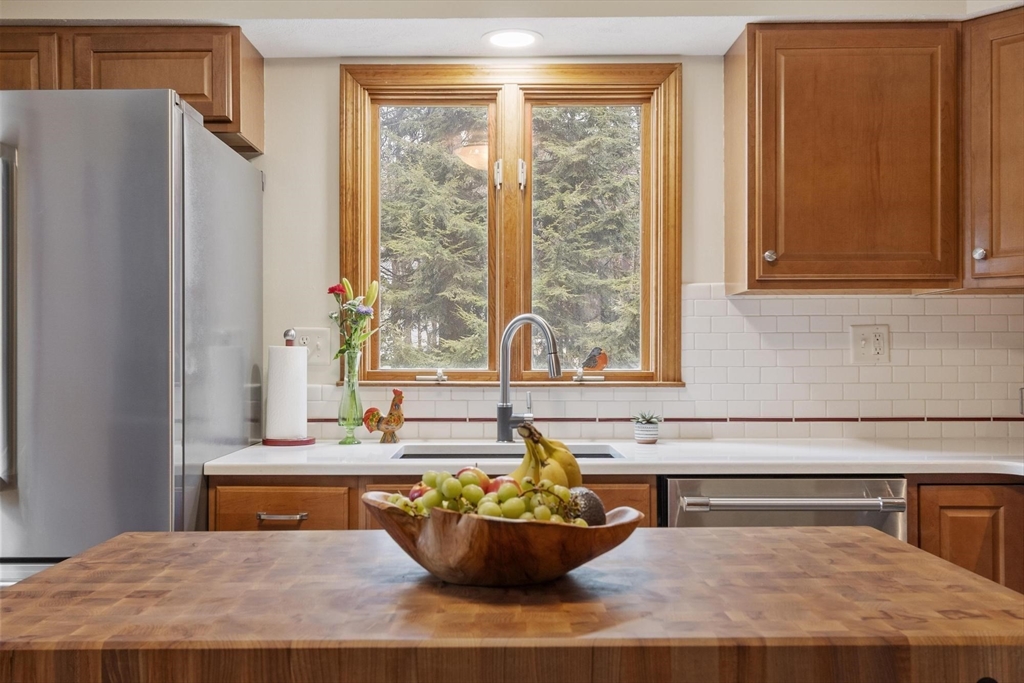 51 Concord Road Dracut, MA 01826 - Photo 9 of 36