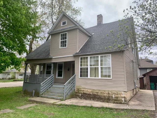 $209,900 | 900 Jasper Street, Joliet, IL 60436