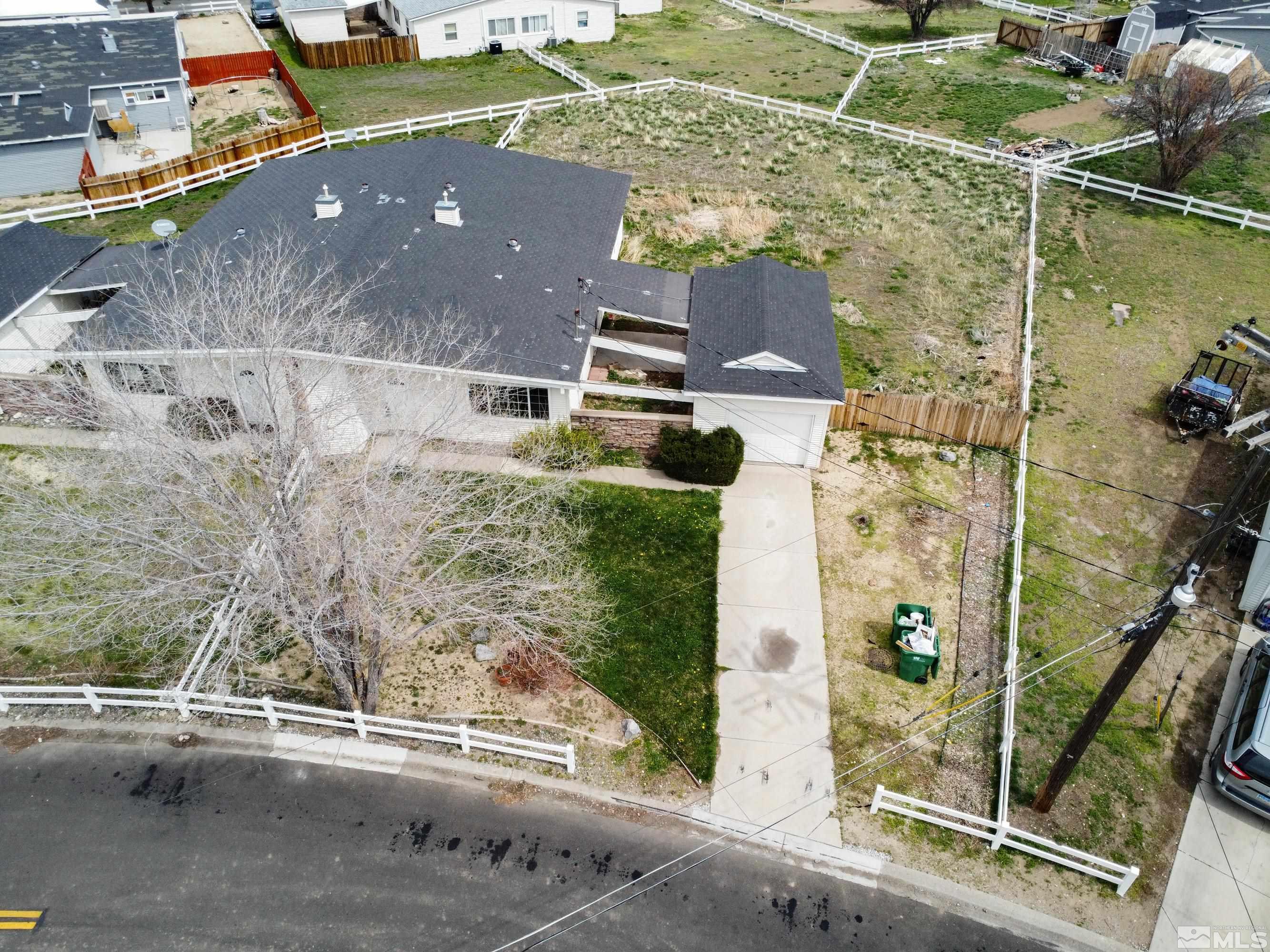 12190 Himalaya Street Reno, NV 89506 - Photo 30 of 34 an aerial view of a house with a yard