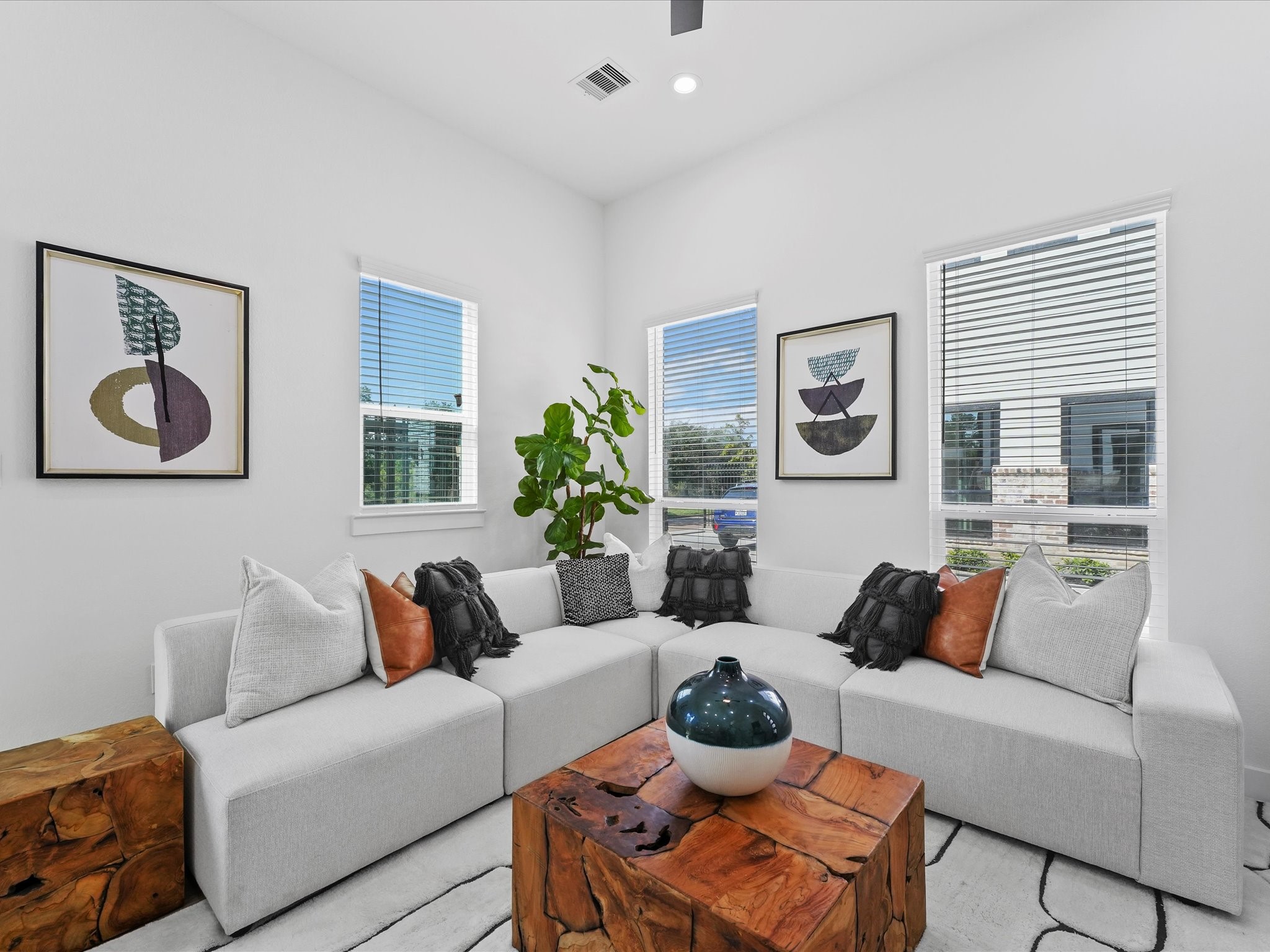 2598 West Tidwell Road Houston, TX 77091 - Photo 9 of 28