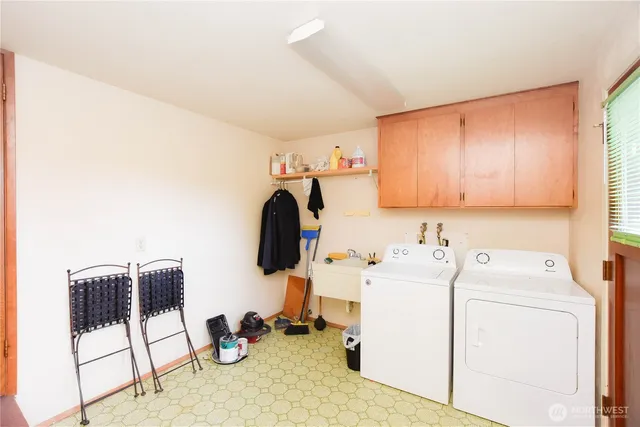 a view of kitchen and utility room with washer and dryer