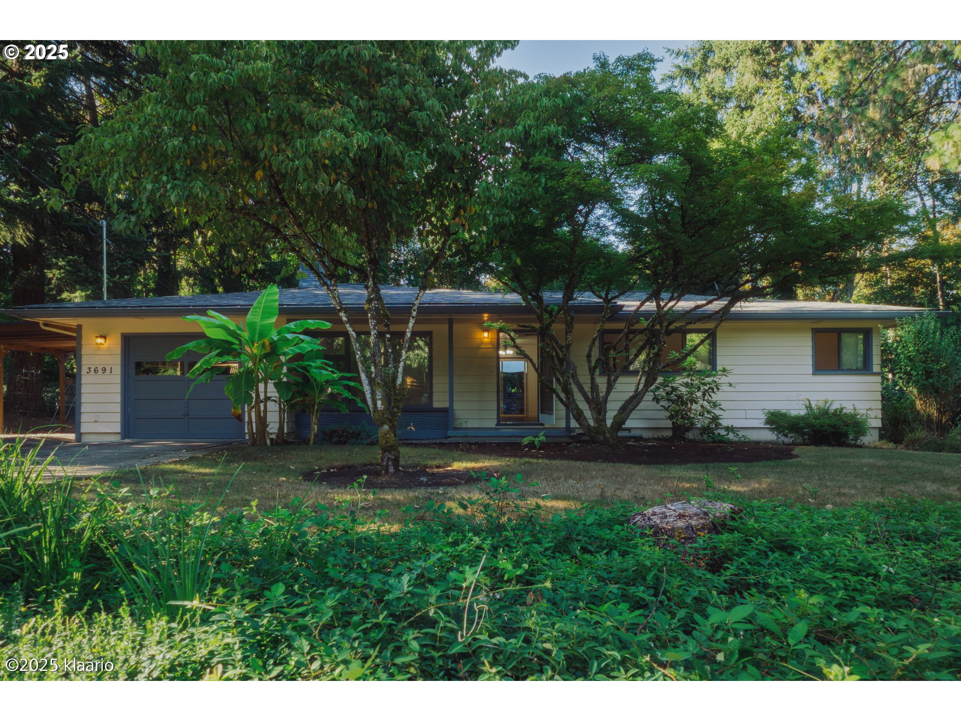 3691 Ridgewood Way West Linn, OR 97068 - Photo 16 of 34 a view of a yard in front of house