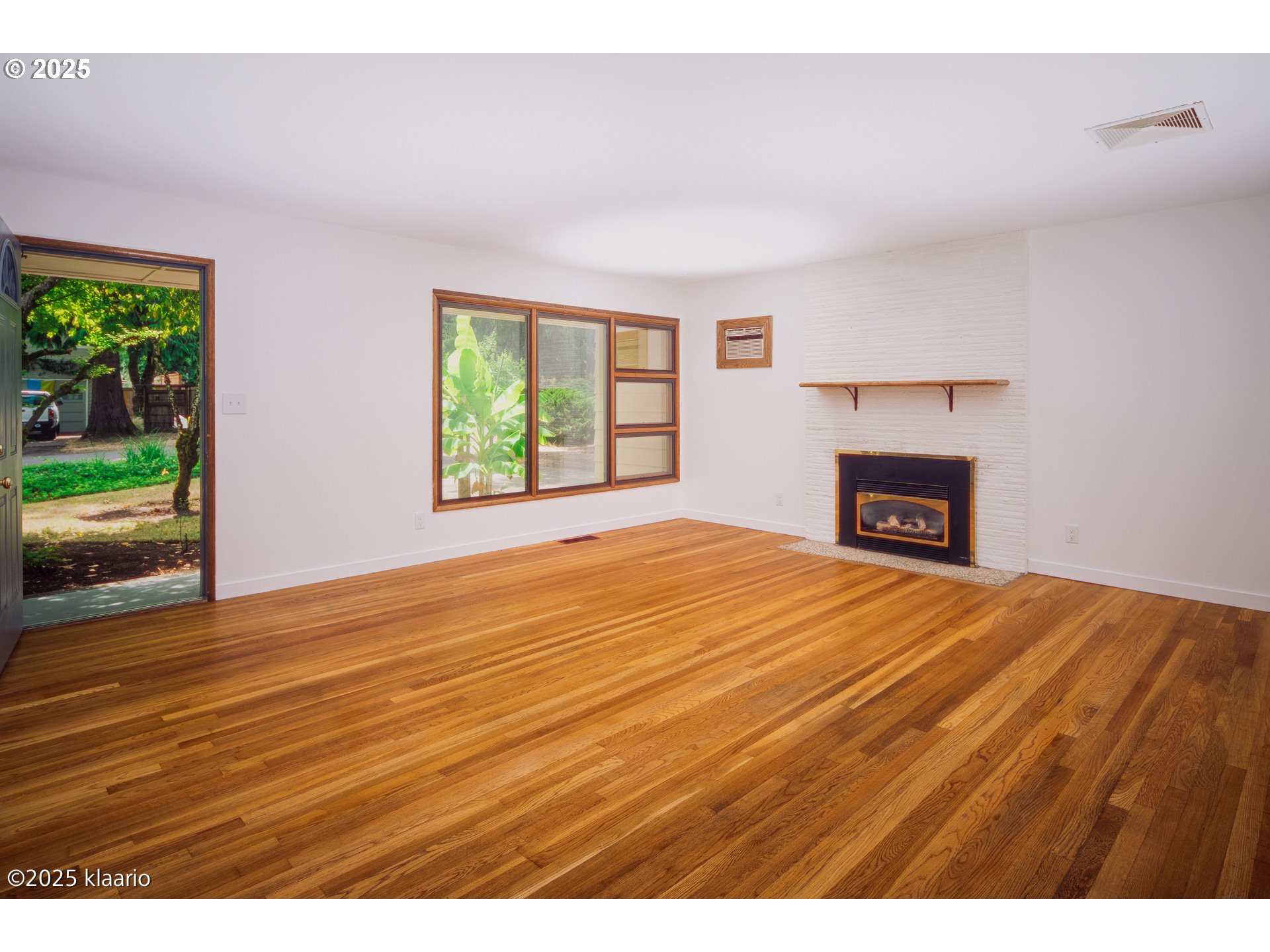 3691 Ridgewood Way West Linn, OR 97068 - Photo 5 of 34 a view of empty room with wooden floor and fireplace