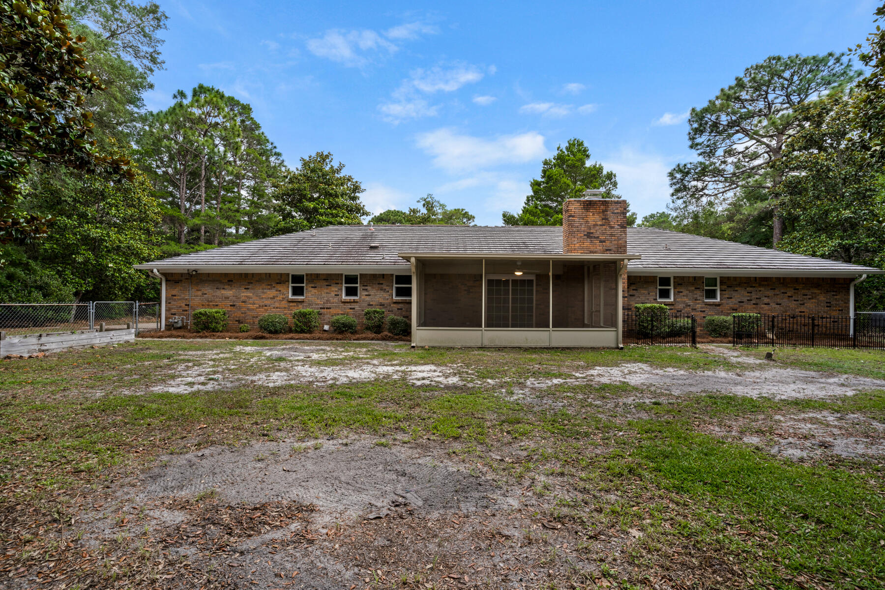 665 Brookhaven Way Niceville, FL 32578 - Photo 43 of 49 a front view of a house with a garden