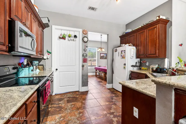 $275,000 | 43 Parker Road, Perkinston, MS 39573