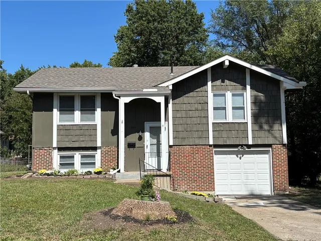 $216,000 | 7500 East 119 Terrace, Grandview, MO 64030