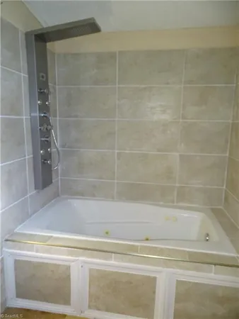 $179,900 | 453 Riverview Lane, Lexington, NC 27292