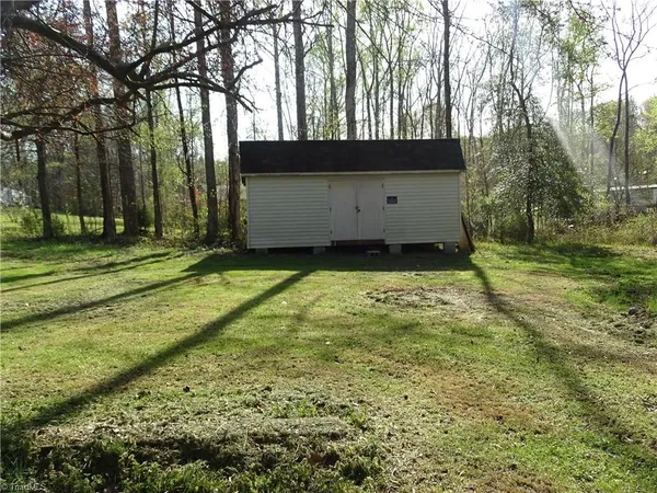 $179,900 | 453 Riverview Lane, Lexington, NC 27292