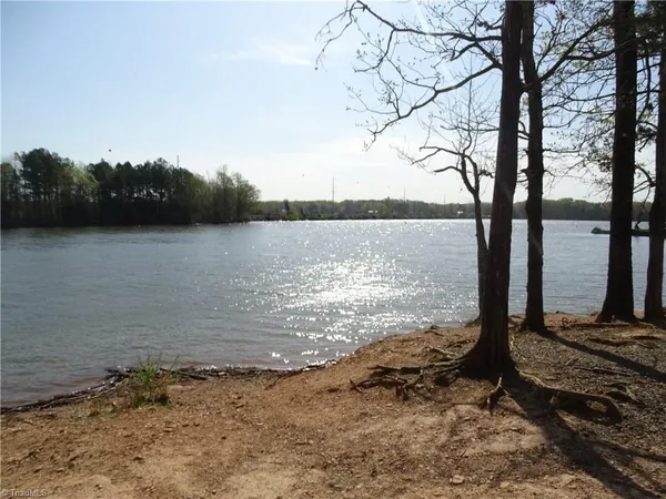 $179,900 | 453 Riverview Lane, Lexington, NC 27292