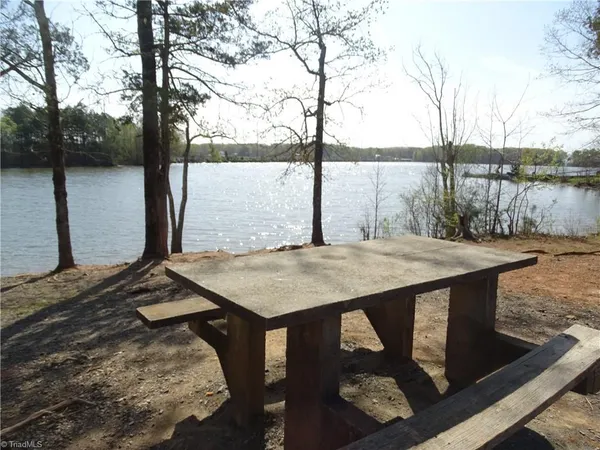 $179,900 | 453 Riverview Lane, Lexington, NC 27292