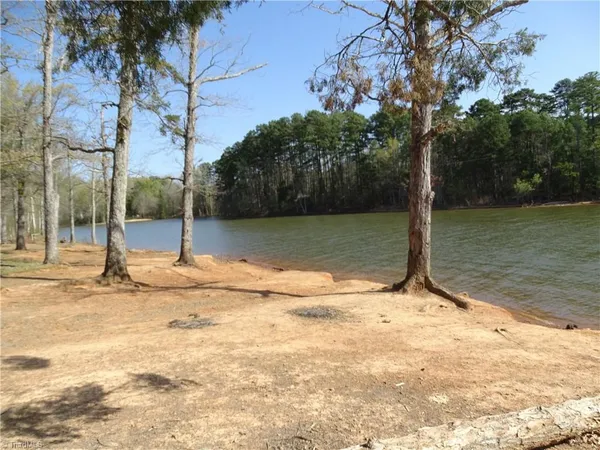 $179,900 | 453 Riverview Lane, Lexington, NC 27292