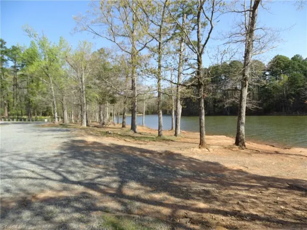 $179,900 | 453 Riverview Lane, Lexington, NC 27292