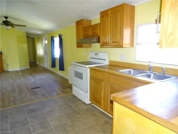 $179,900 | 453 Riverview Lane, Lexington, NC 27292