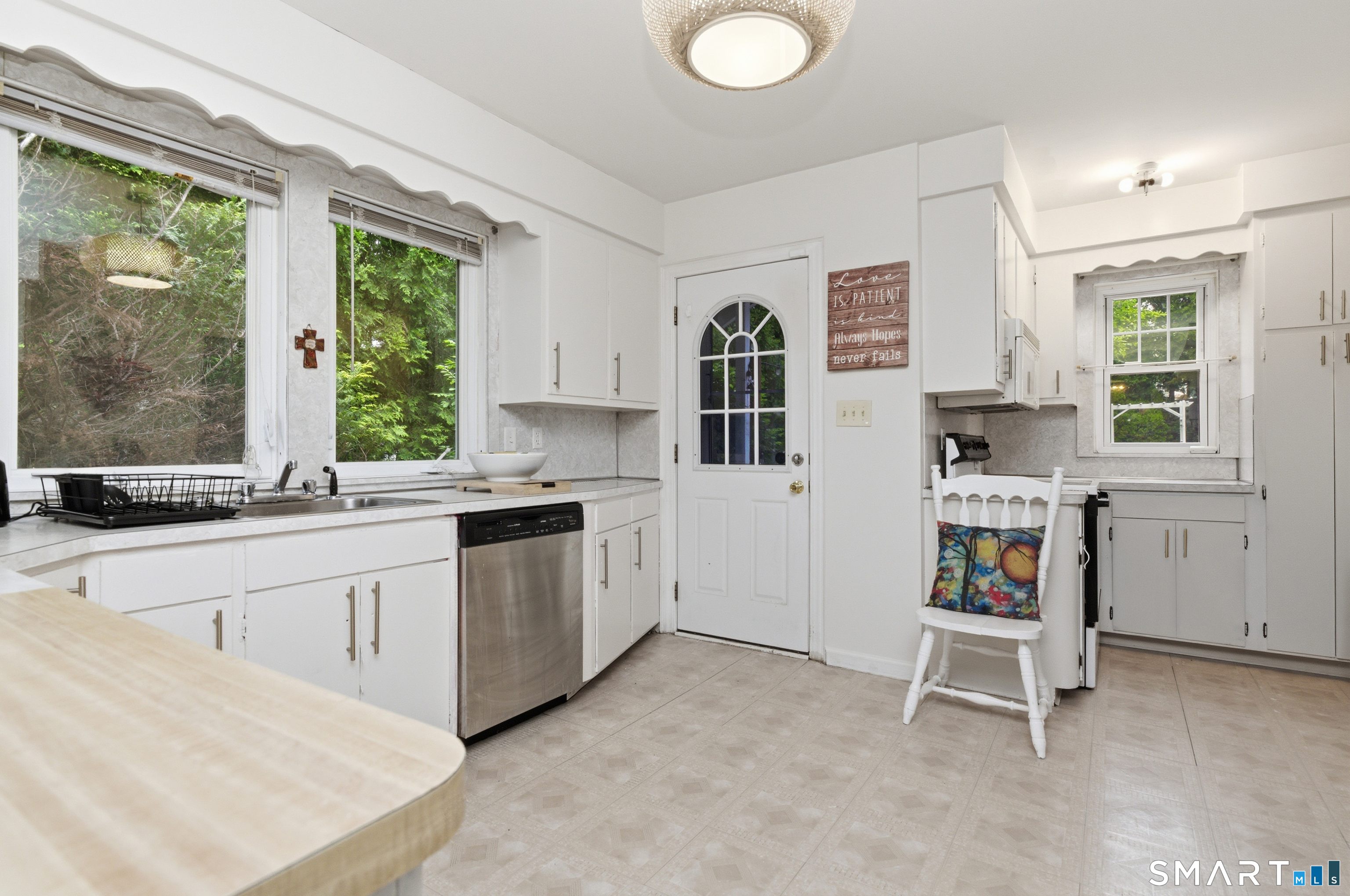 62 Fennbrook Road West Hartford, CT 06119 - Photo 14 of 39