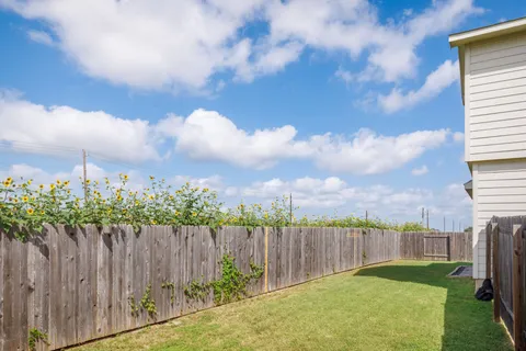 $275,000 | 314 Sunshine Lane, Kyle, TX 78640