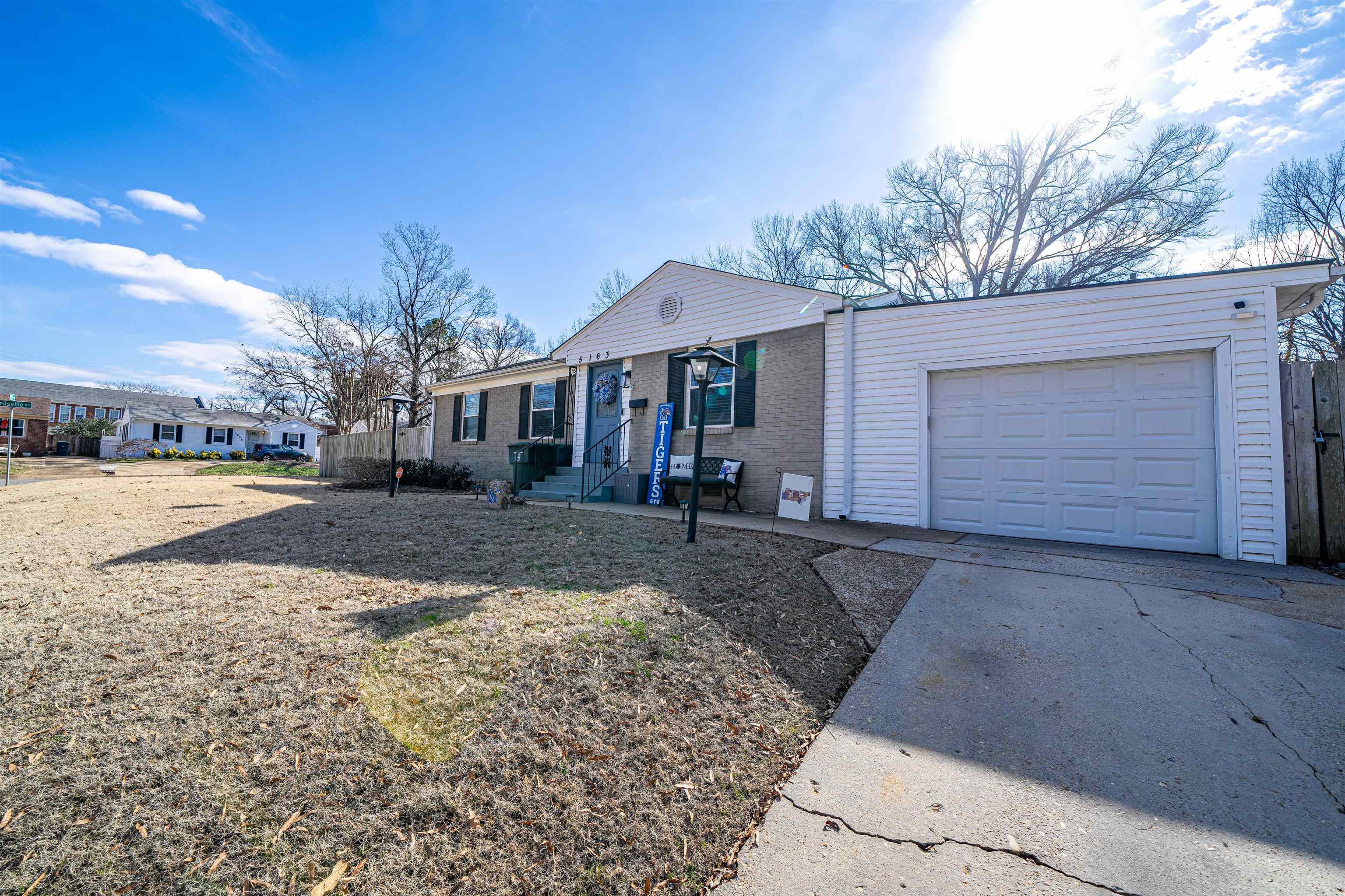 5163 Kaye Road Memphis, TN 38117 - Photo 3 of 23 Single story home with a garage