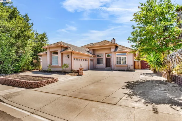 $725,000 | 2450 Palm Court, Brentwood, CA 94513