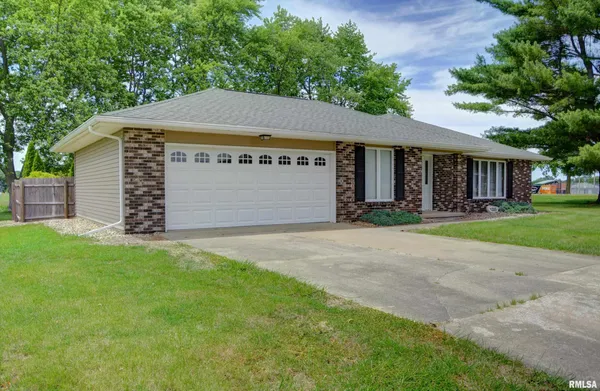 $215,000 | 1220 Maple Avenue, Macomb, IL 61455