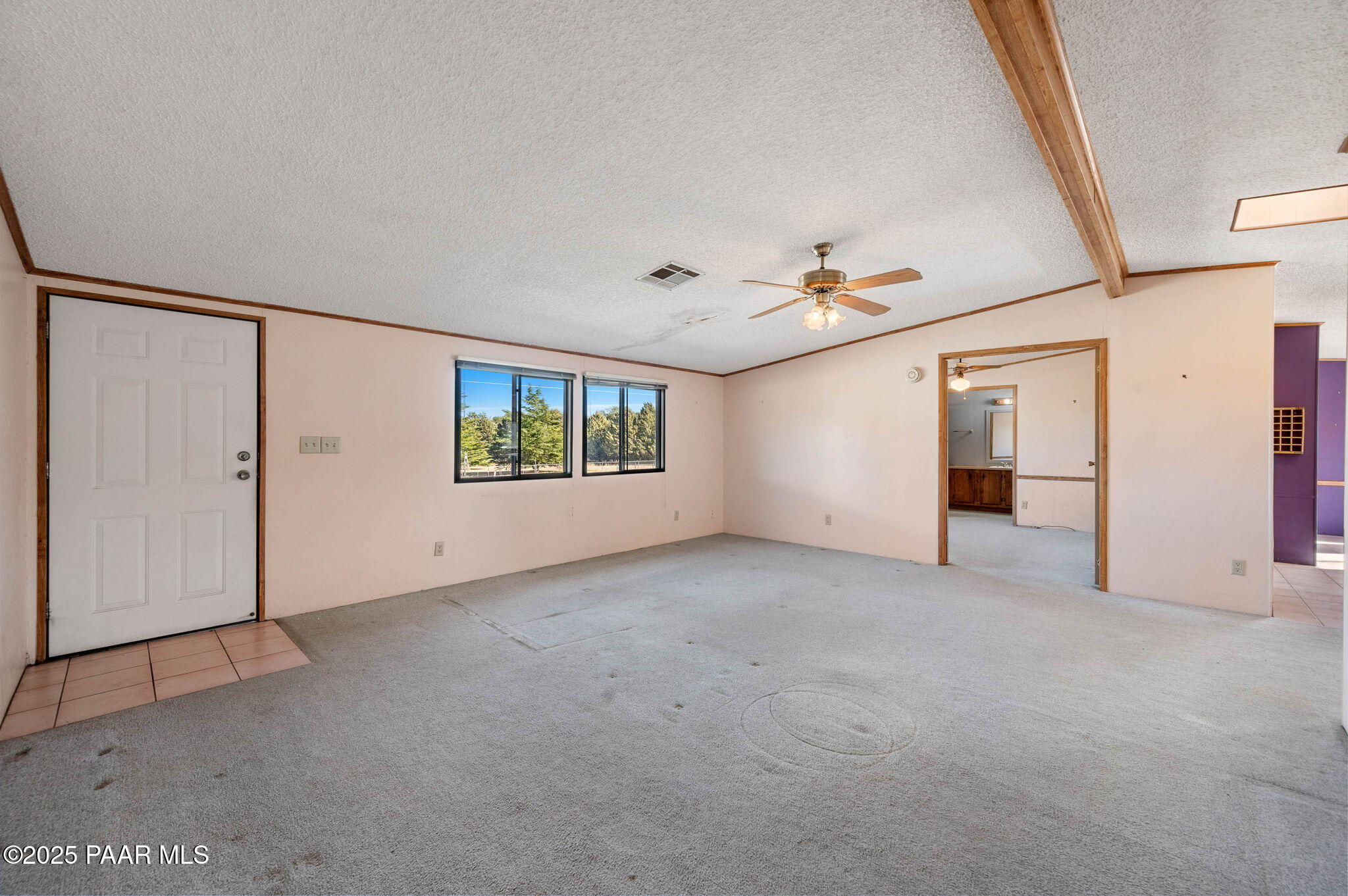 7300 North Spur Road Prescott, AZ 86305 - Photo 8 of 36 12-Living Room (2)