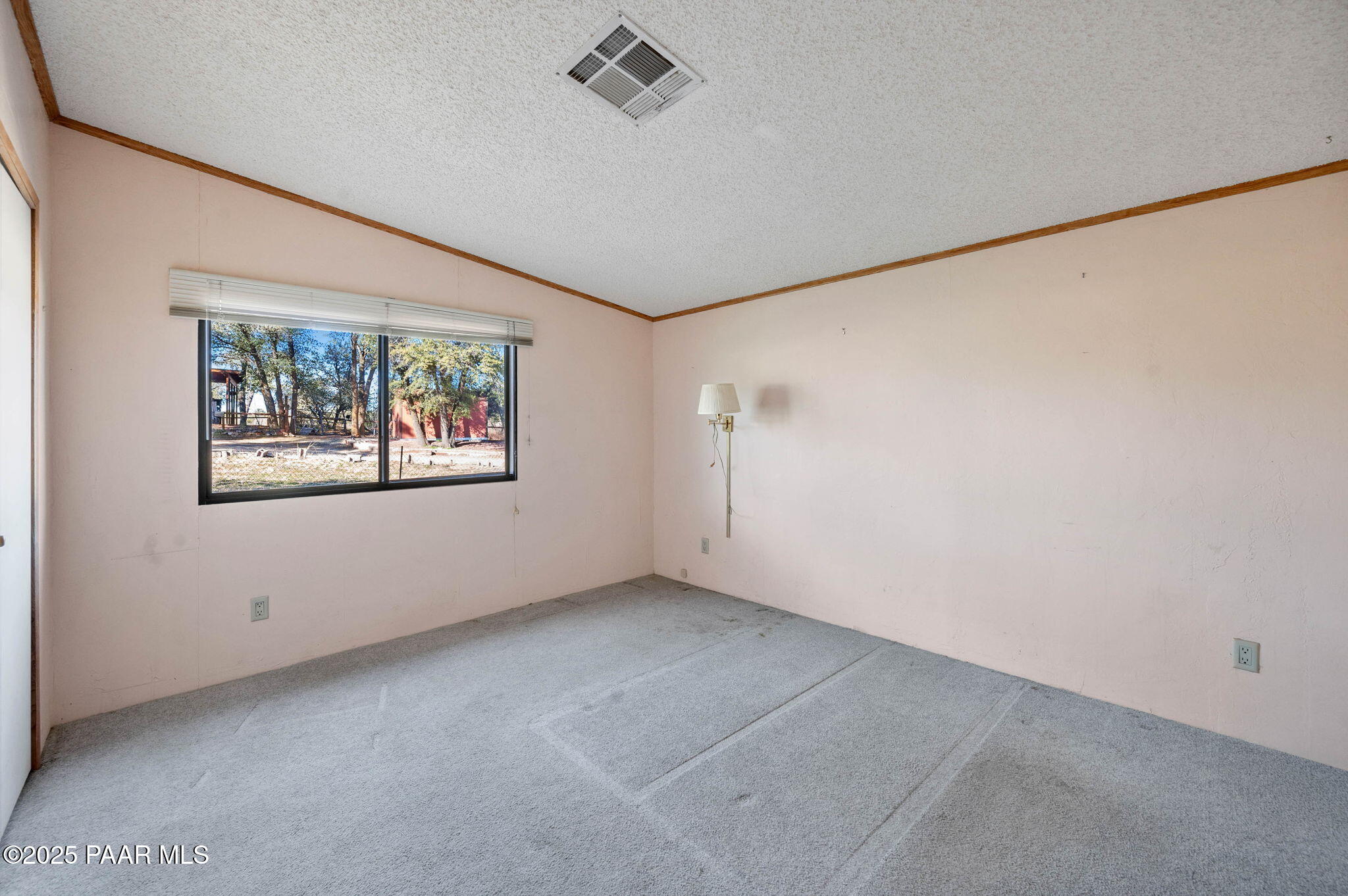 7300 North Spur Road Prescott, AZ 86305 - Photo 9 of 36 13-Living Room (3)