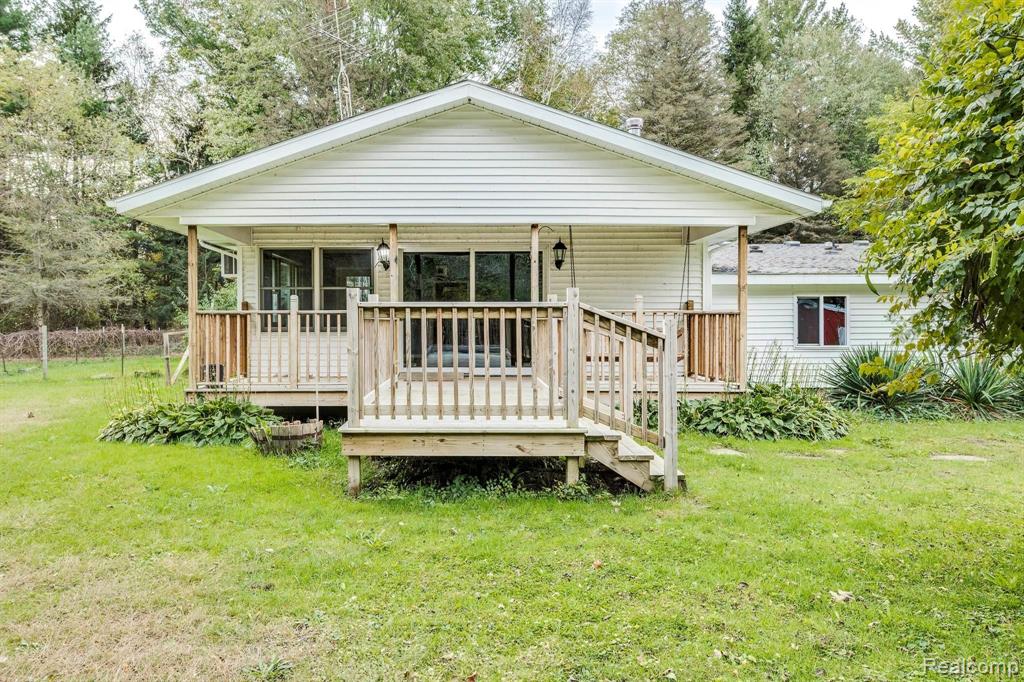 7863 State Road Fort Gratiot, MI 48059 - Photo 4 of 41