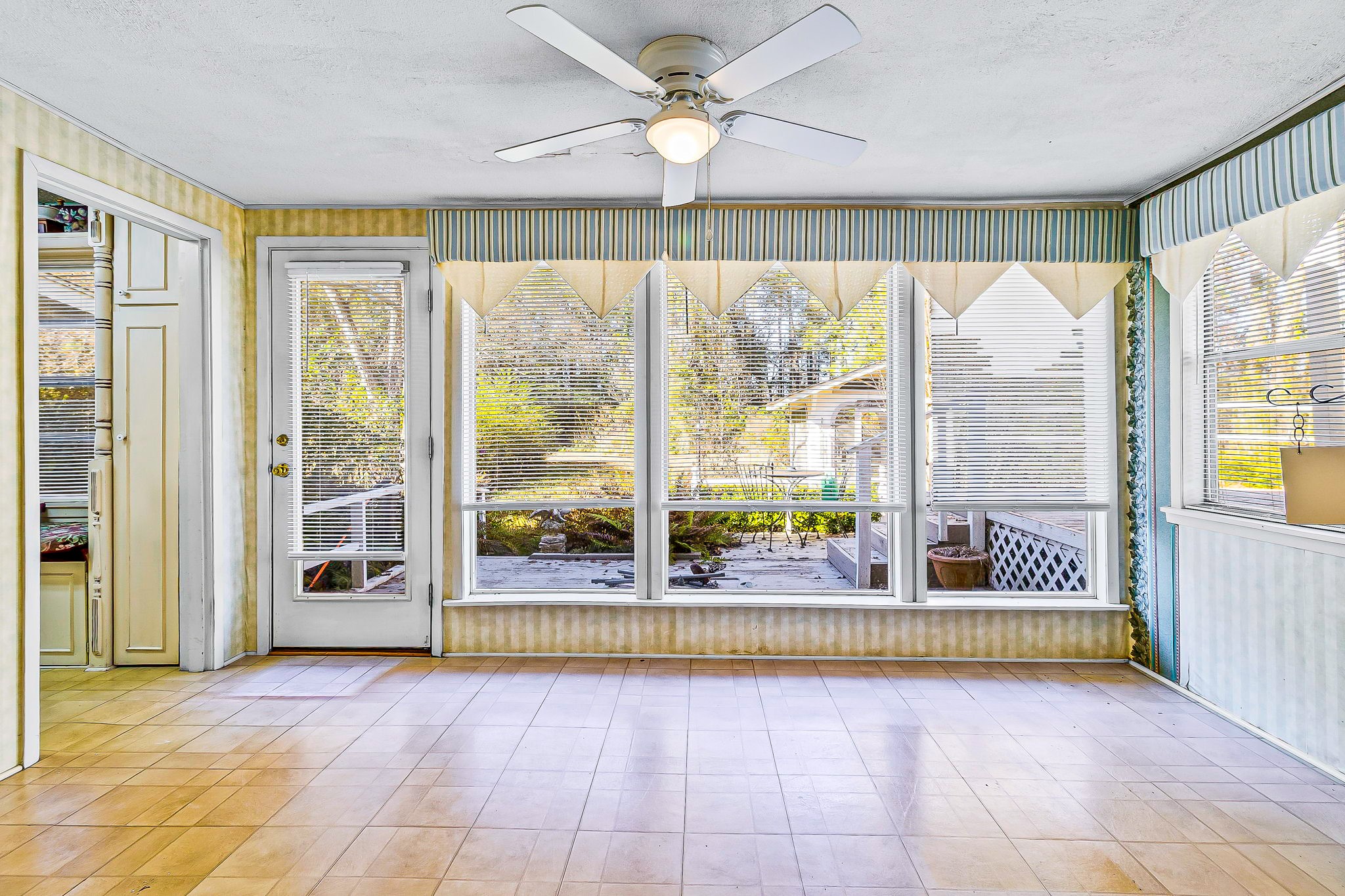 433 West Laurelia Road Corrigan, TX 75939 - Photo 13 of 33