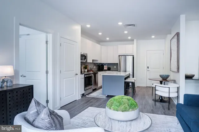 $1,305 | 501-31 North Christopher Columbus Boulevard, Unit 1355, Philadelphia, PA 19123