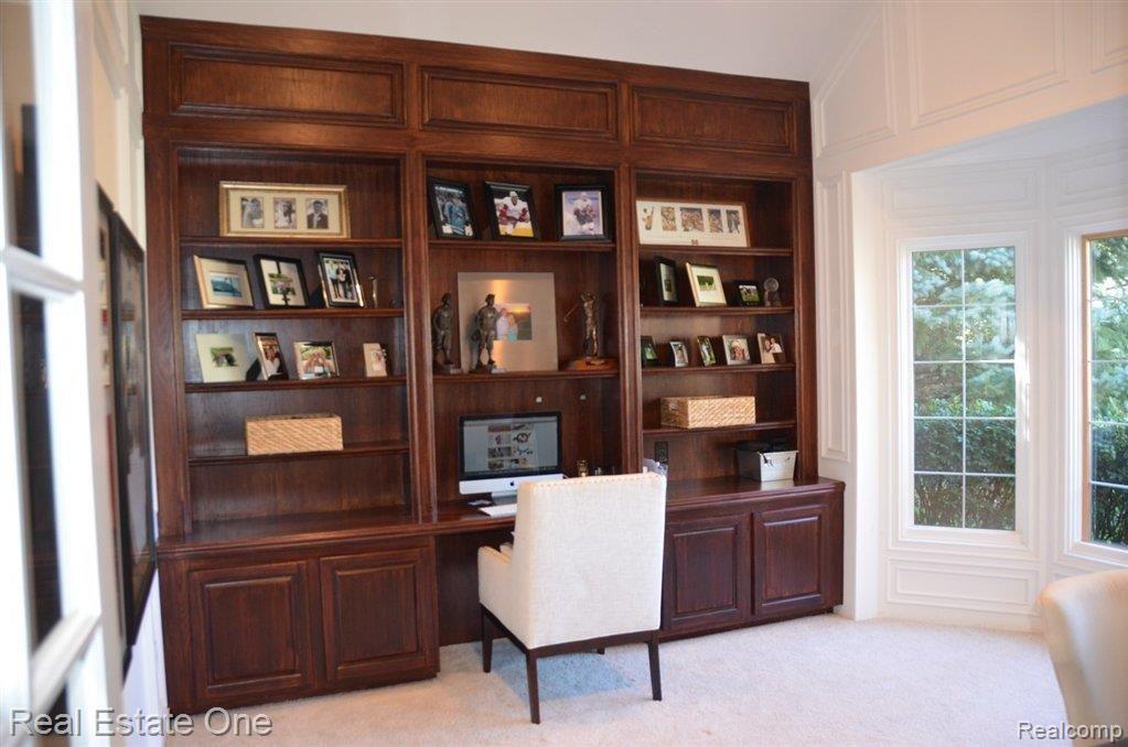 3352 Seminole Court Rochester, MI 48309 - Photo 16 of 24 Library-study