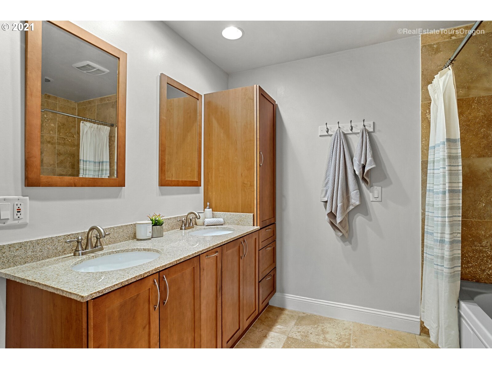 5245 Southwest Shattuck Road Portland, OR 97221 - Photo 18 of 32 Gallery Image 18