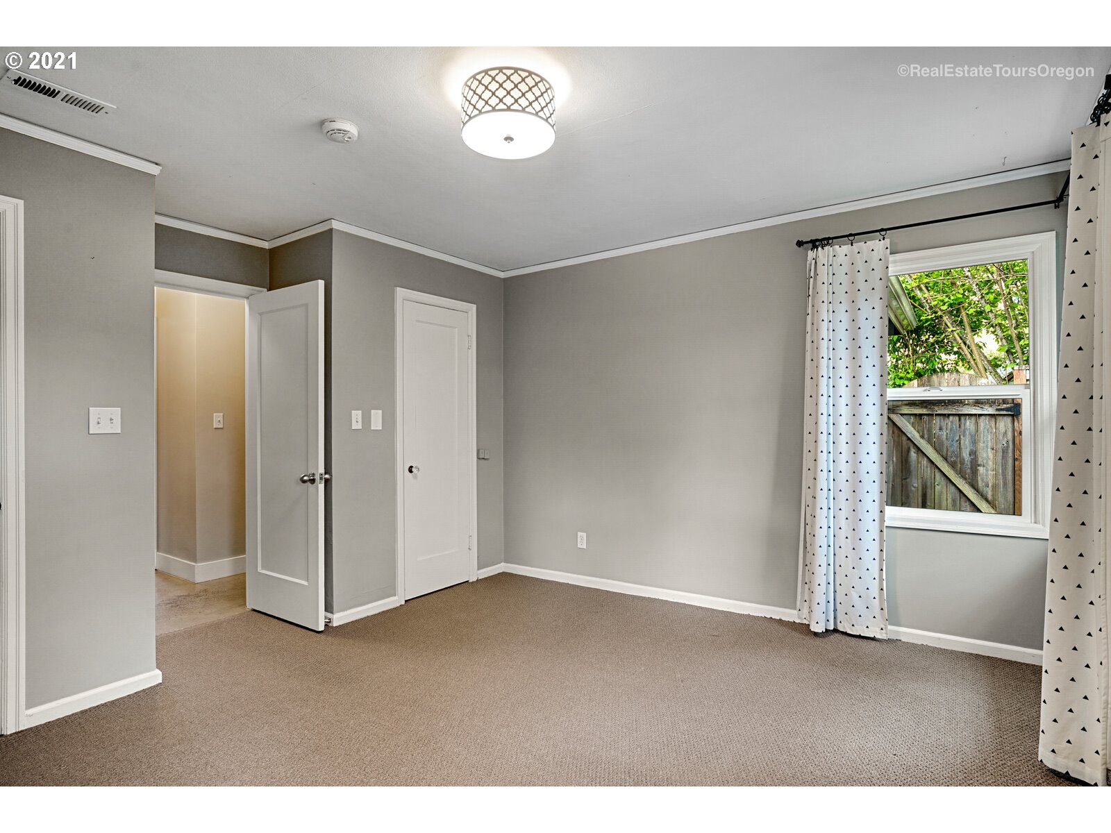 5245 Southwest Shattuck Road Portland, OR 97221 - Photo 23 of 32 Gallery Image 23