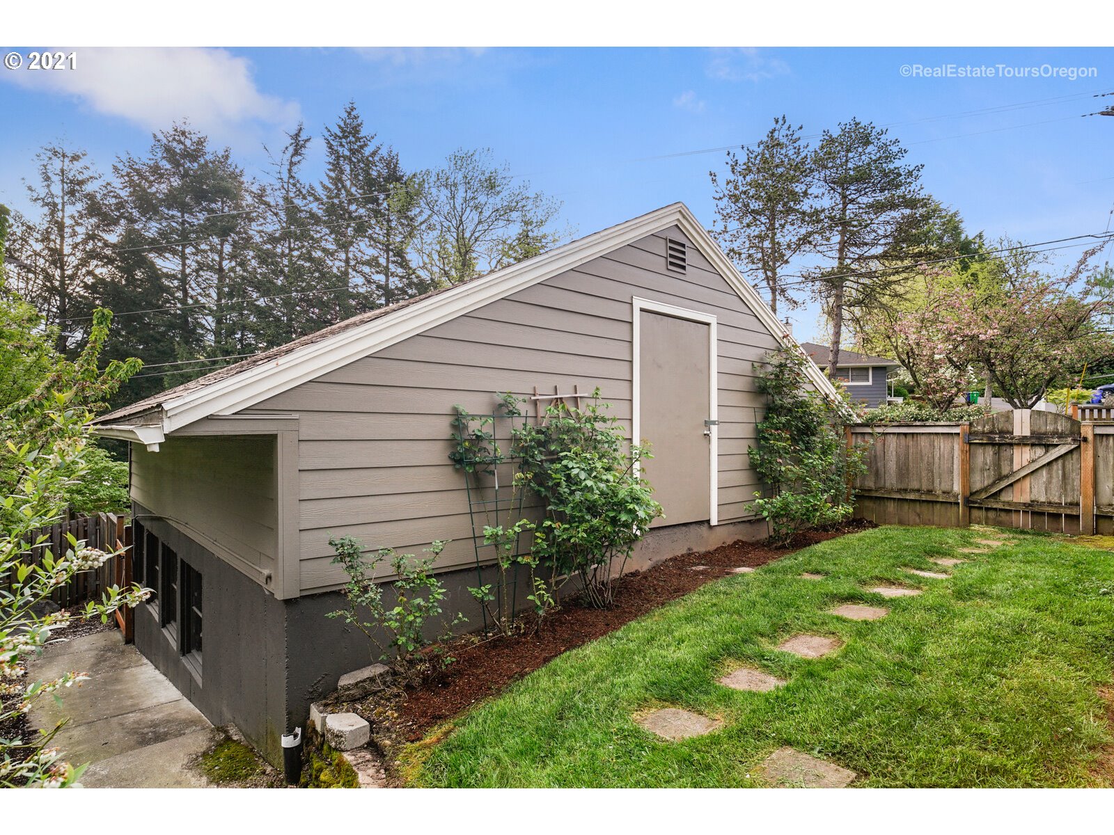 5245 Southwest Shattuck Road Portland, OR 97221 - Photo 29 of 32 Gallery Image 29
