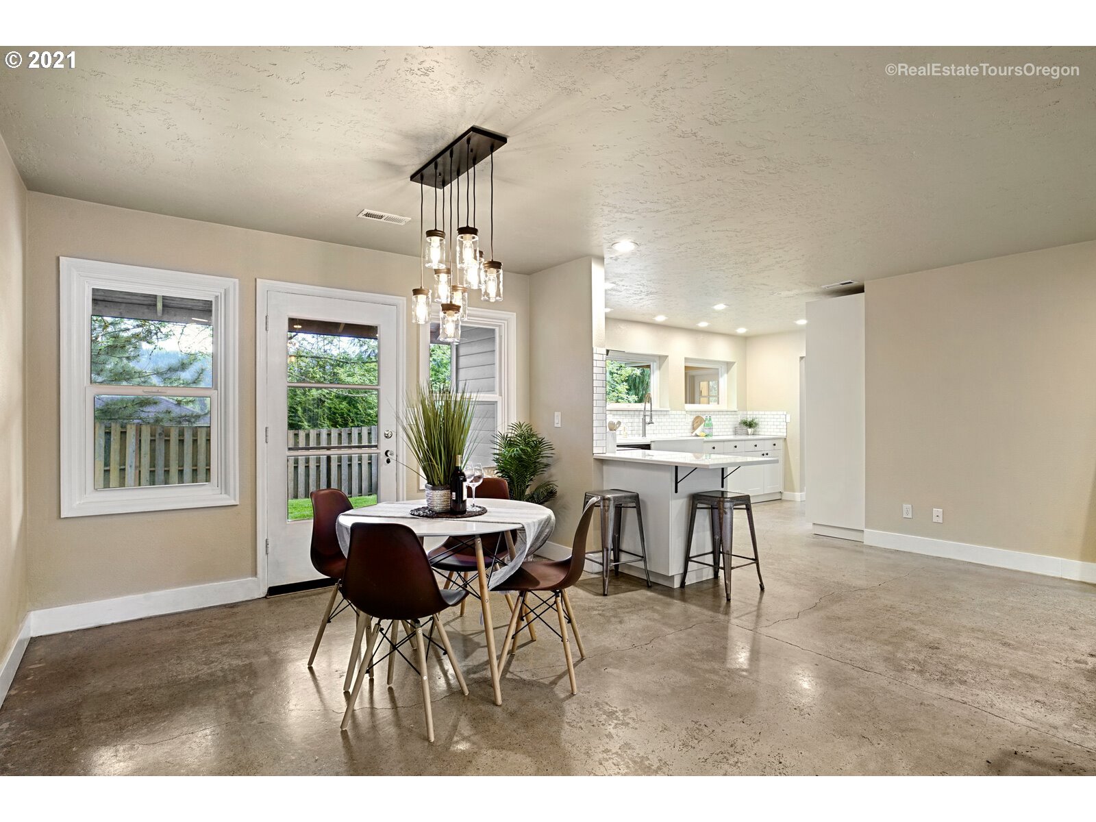 5245 Southwest Shattuck Road Portland, OR 97221 - Photo 8 of 32 Gallery Image 8