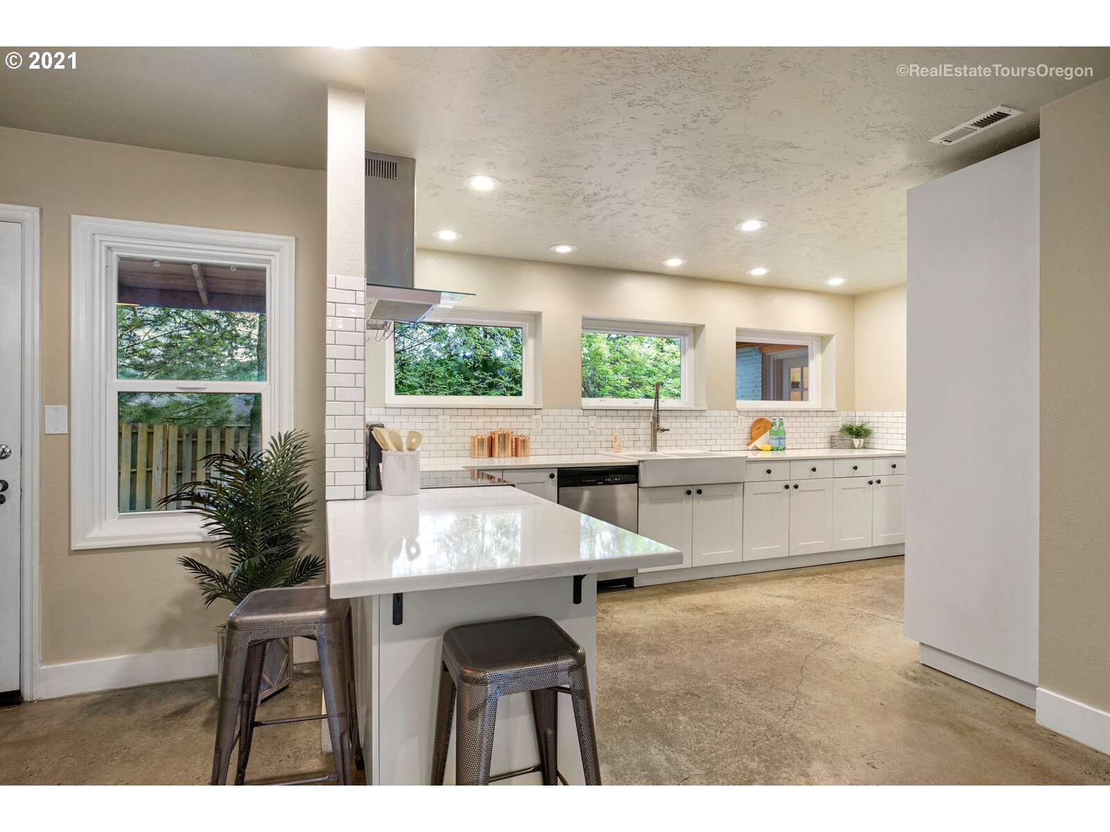 5245 Southwest Shattuck Road Portland, OR 97221 - Photo 9 of 32 Gallery Image 9