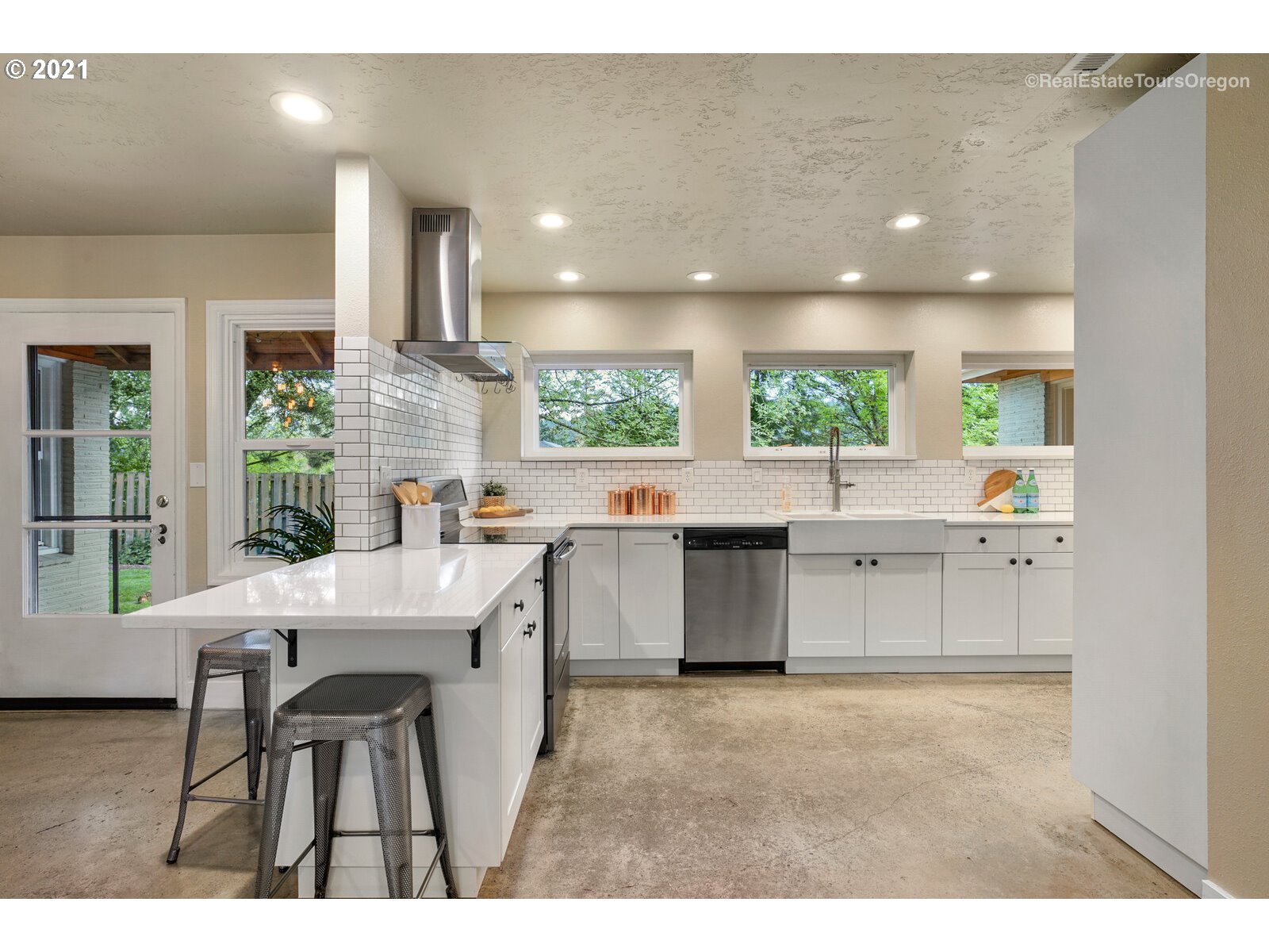 5245 Southwest Shattuck Road Portland, OR 97221 - Photo 10 of 32 Gallery Image 10