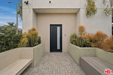 $3,960,000 | 701 Vernon Avenue, Venice, CA 90291