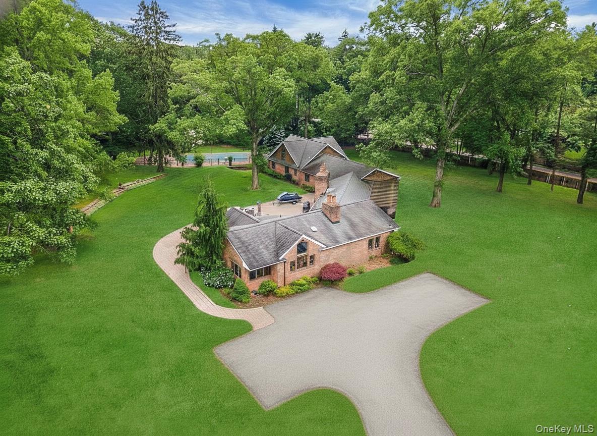 9 Chicken Valley Road Glen Head, NY 11545 - Photo 5 of 29