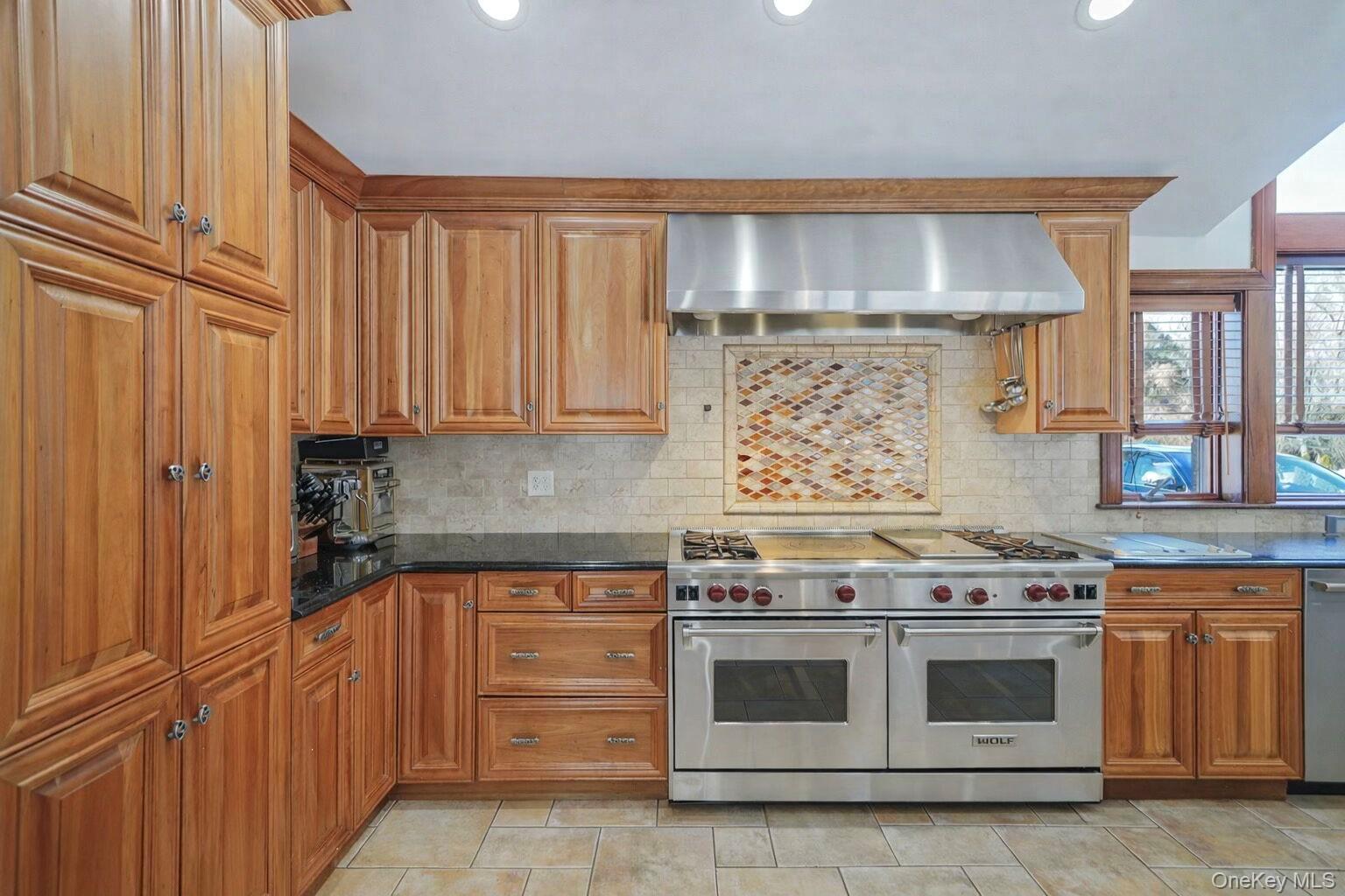 9 Chicken Valley Road Glen Head, NY 11545 - Photo 8 of 29