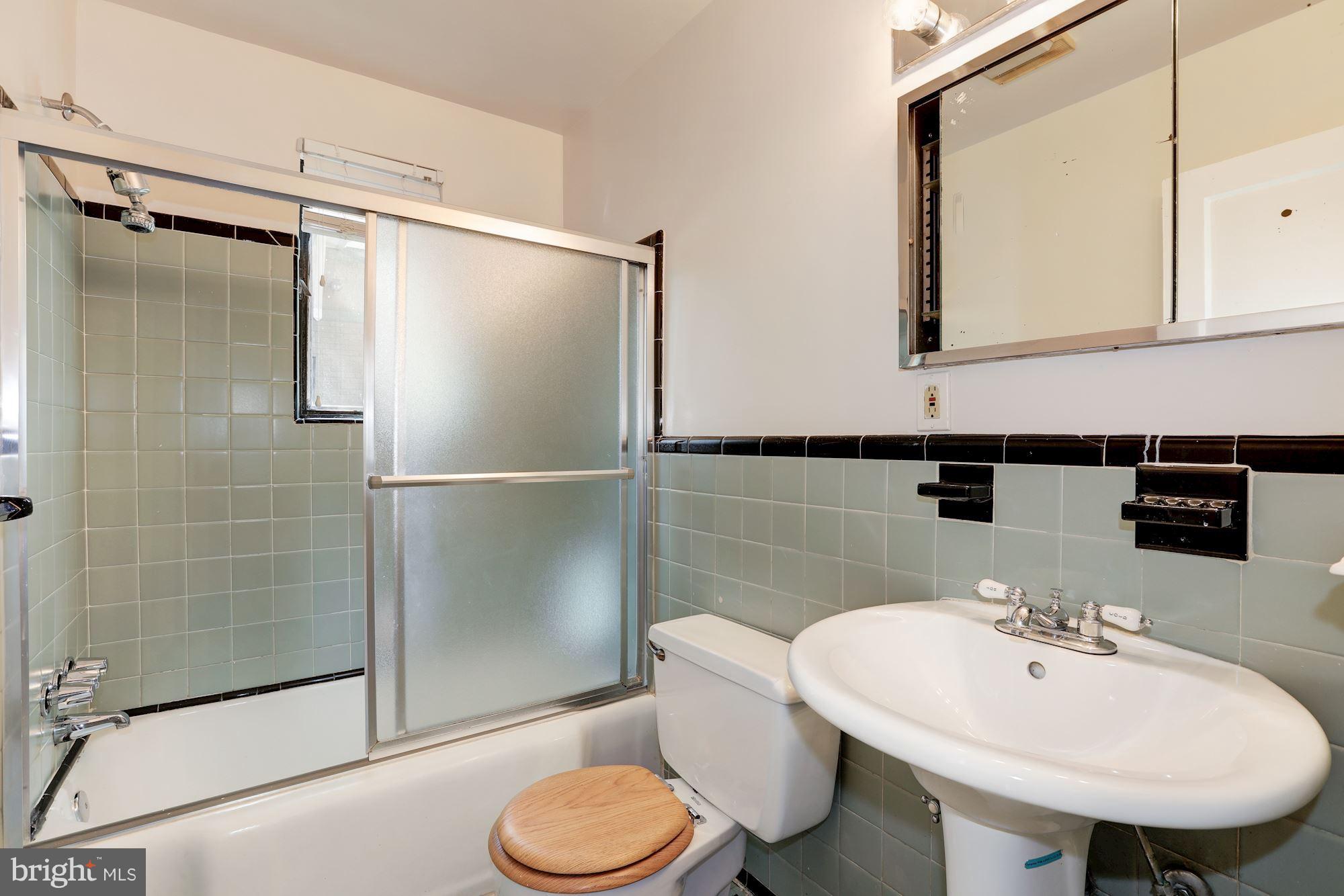 2606 Finch Street Silver Spring, MD 20902 - Photo 10 of 14 Bath