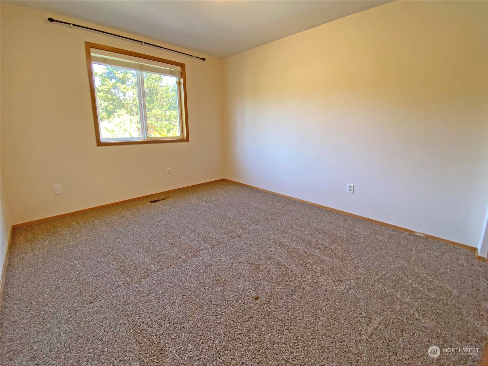 1804 224th Street Southwest Bothell, WA 98021 - Photo 23 of 31 an empty room with windows