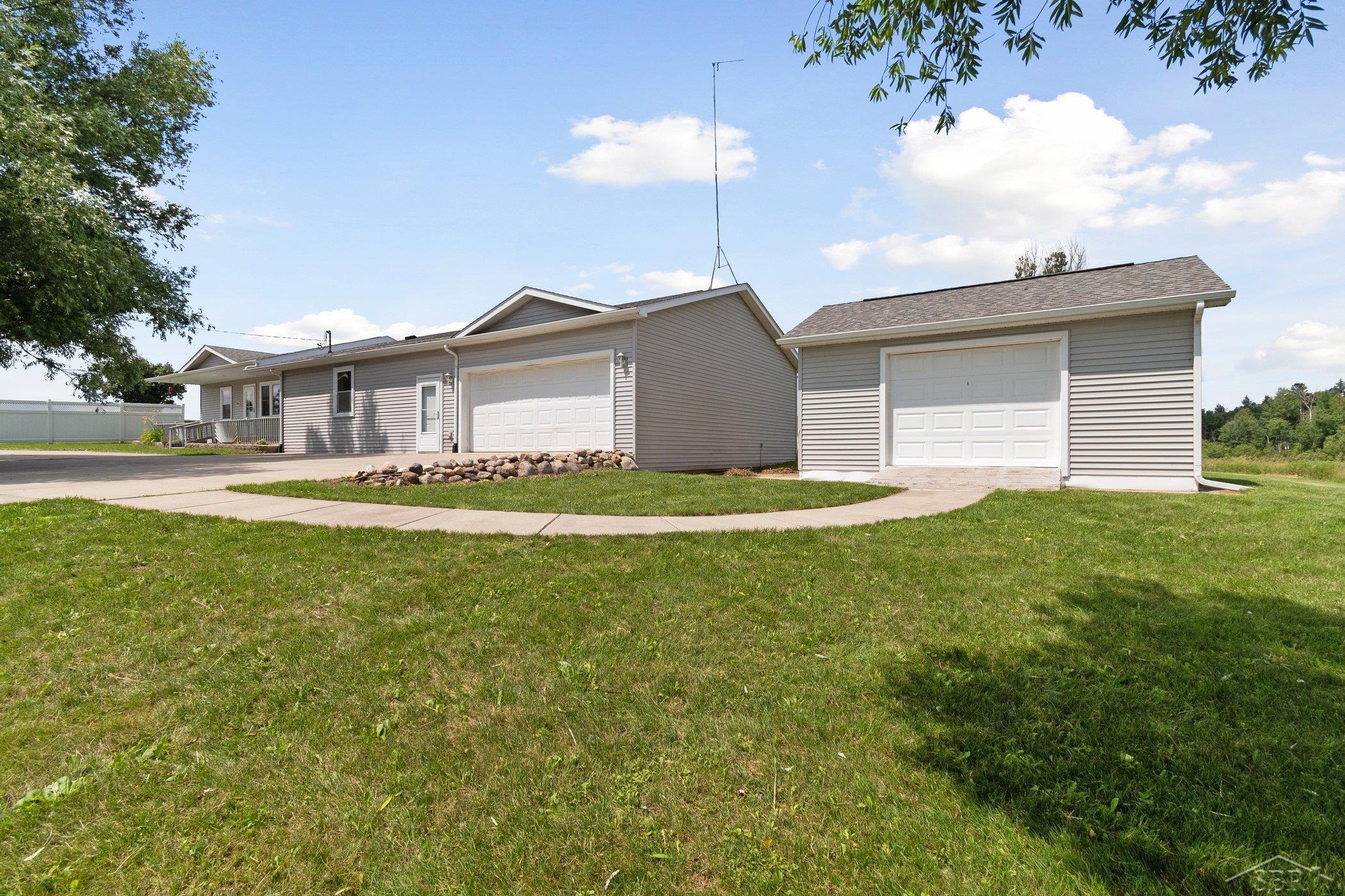 2876 Grass Lake Road Gladwin, MI 48624 - Photo 19 of 20 50115301-18.JPG