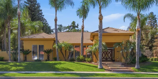 $699,000 | 2135 Southeast Cottonwood Circle, Visalia, CA 93277
