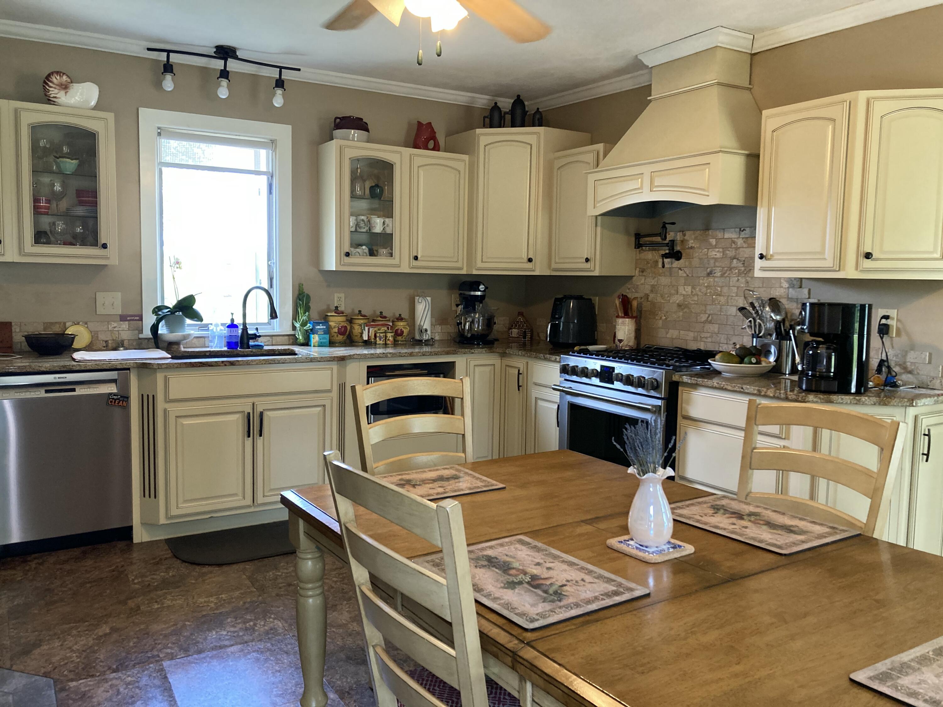 462 Kansas Road Milbridge, ME 04658 - Photo 7 of 63 Eat-in kitchen.
