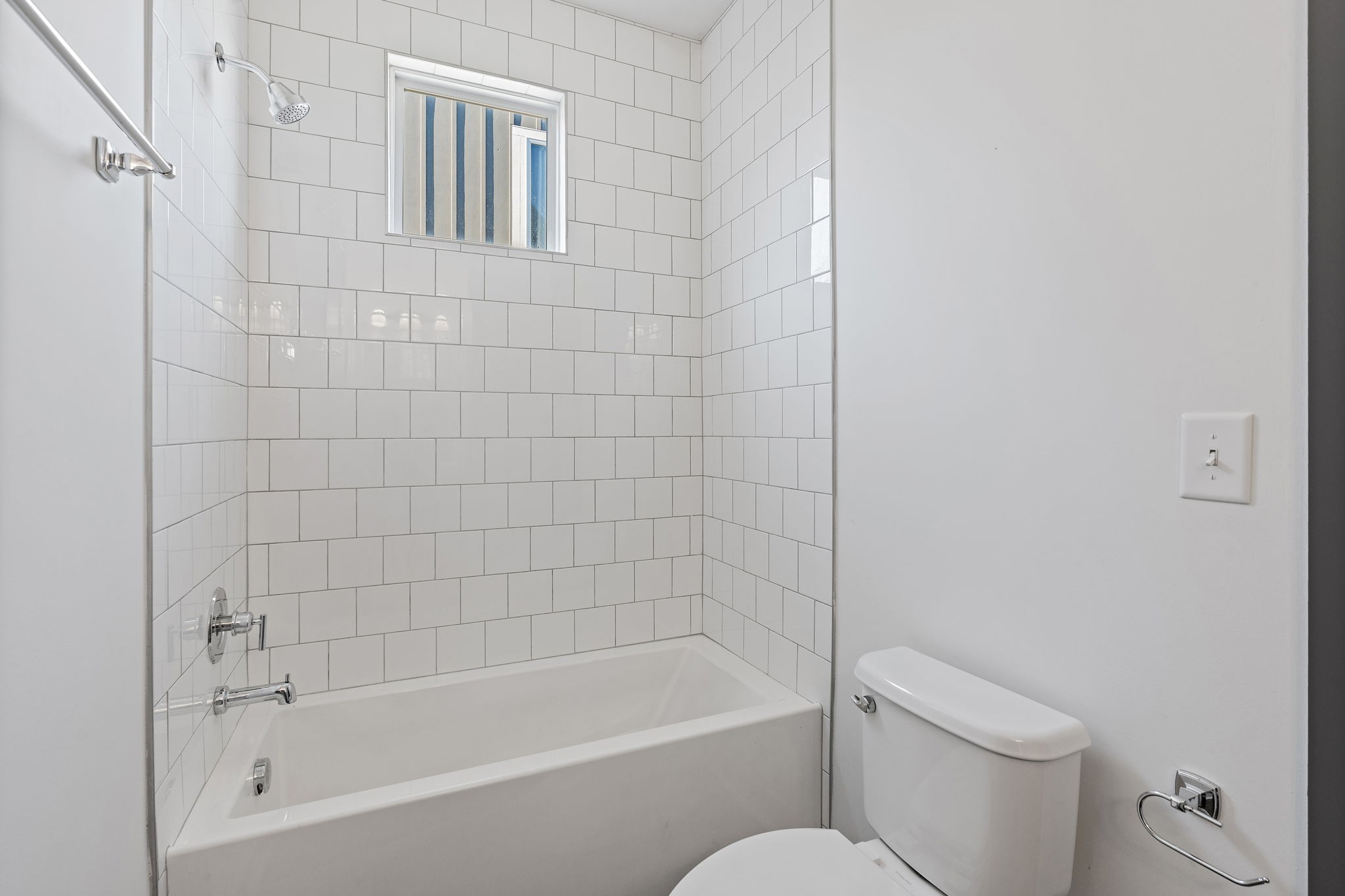 1925 10th Avenue North Nashville, TN 37208 - Photo 21 of 40 a white bath tub sitting next to a toilet