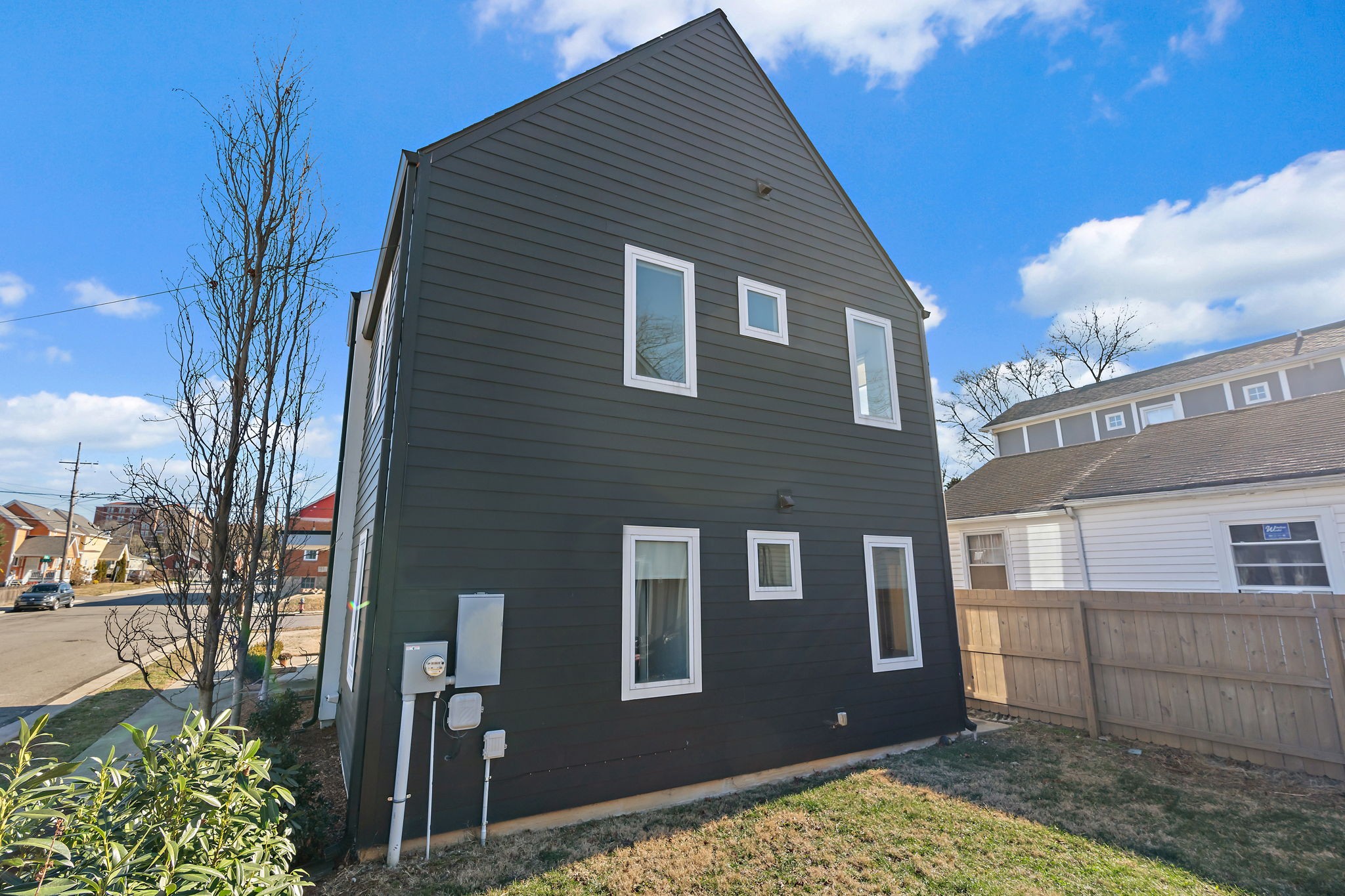 1925 10th Avenue North Nashville, TN 37208 - Photo 39 of 40 a backyard of a house with lots of green space