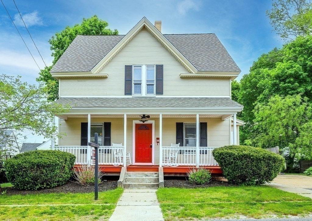 10 Worsted Street Franklin, MA 02038 - Photo 24 of 28 a front view of a house with a yard