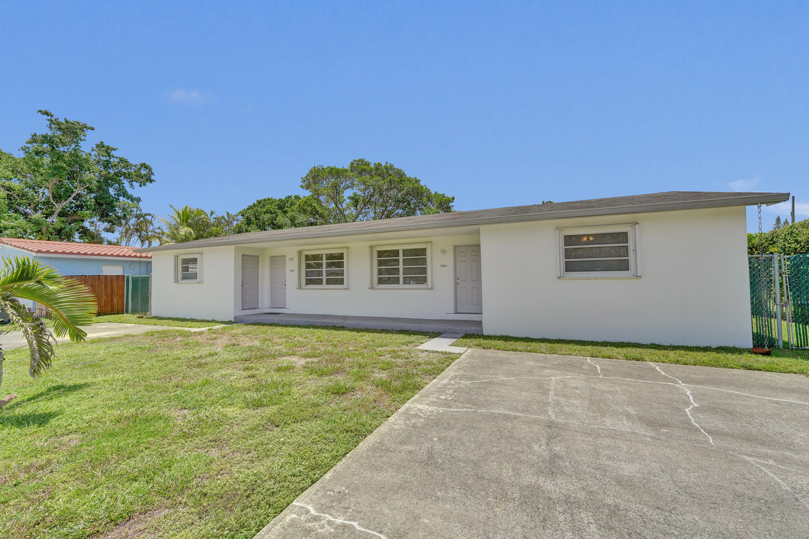 5830 Garfield Street Hollywood, FL 33021 - Photo 29 of 54 5832 Parking