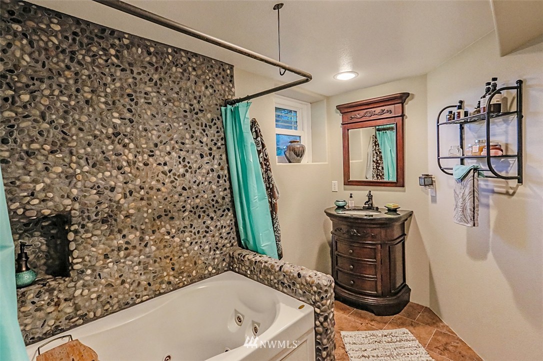 3362 Southeast Horstman Road Port Orchard, WA 98366 - Photo 14 of 25 Gallery Image 14
