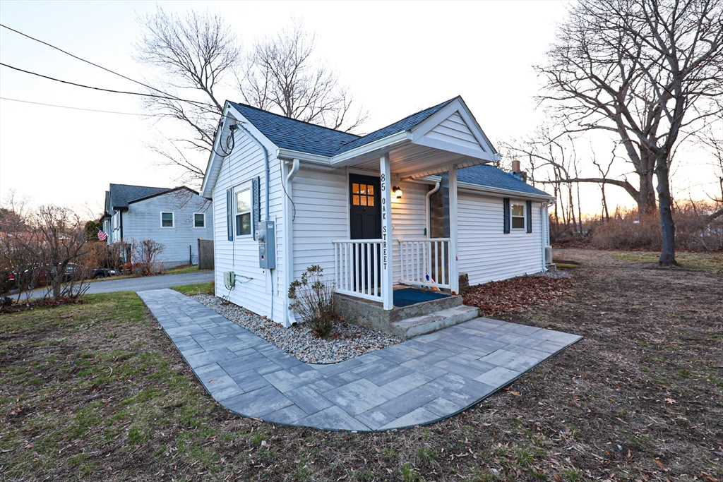 85 Oak Street, Unit 85 Randolph, MA 02368 - Photo 7 of 26 a front view of a house with garden