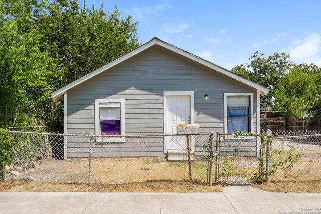 $1,175 | 1819 San Carlos Street, San Antonio, TX 78207